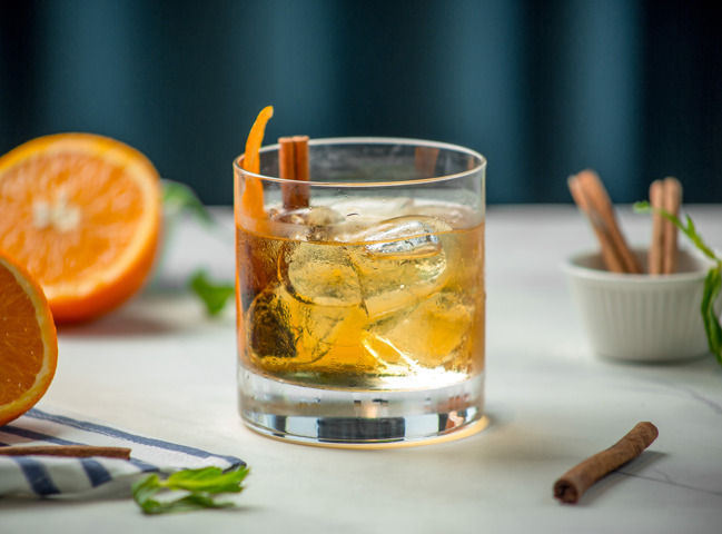 Le whisky peut se boire sec, glacé, avec un zeste d'orange, et sucre et un trait d'eau à la manière d'un "old fashioned" ou encore du citron, du scre et un blanc d'oeuf mousseux pour faire un "whisky sour".